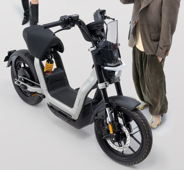 机械师二代来袭!九号发布多款电动两轮车新品