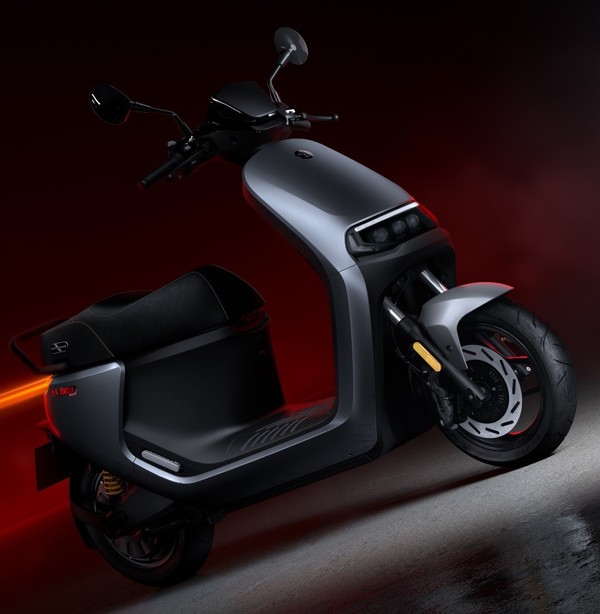 机械师二代来袭!九号发布多款电动两轮车新品