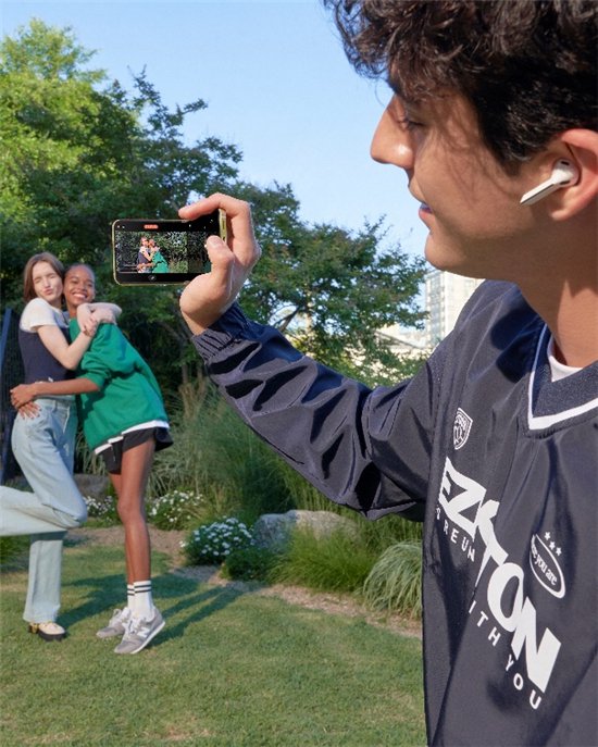 开学季将至 用一部三星Galaxy Z Flip6开启充满“AI”的校园生活