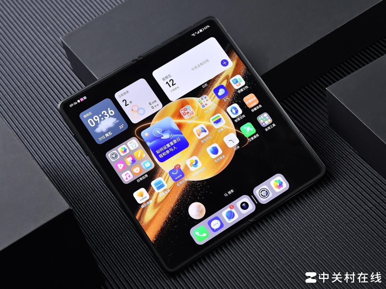 荣耀Magic V3挑战成功：打造世界最高纸牌屋，获吉尼斯认证