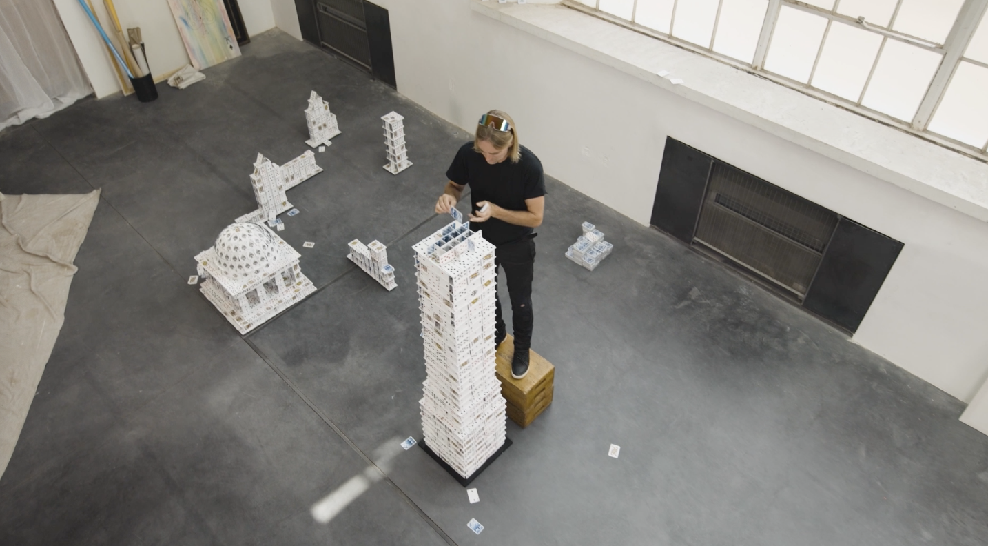 荣耀Magic V3挑战成功：打造世界最高纸牌屋，获吉尼斯认证