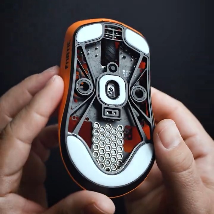底部镂空轻量化设计,兰族推出 Fnatic 联名 MAYA 8K 系列无线鼠标