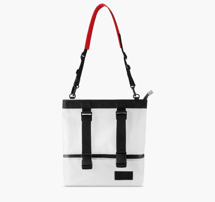 特斯拉中国上架瑜伽健身系列产品:涉及健身衣物 / 提包等,售 149 元起