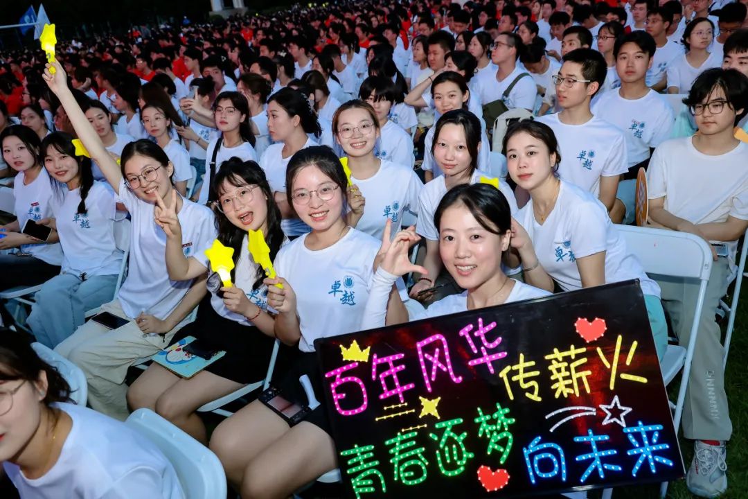 上海大学校长寄语新生：大学该如何锻造AI时代的核心竞争力？