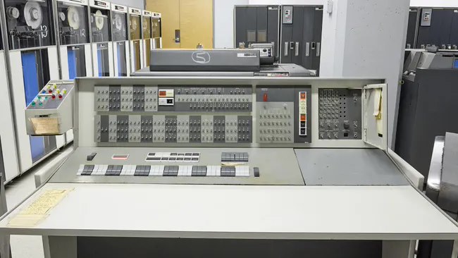 跨越 65 年的历史:传奇晶体管计算机 IBM 7090 上架拍卖,指导价 4~6 万美元