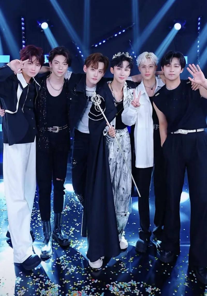 一夜入账350万,做偶像不如搞团播