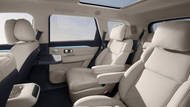 「平平无奇」的零跑C16,怎么就成「六座神车 」