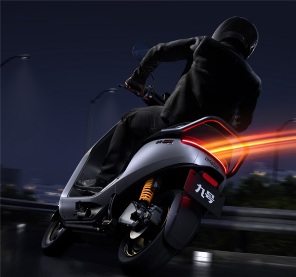 九号电动摩托车E300P MK2发布:零百加速5.9秒、最远跑135km