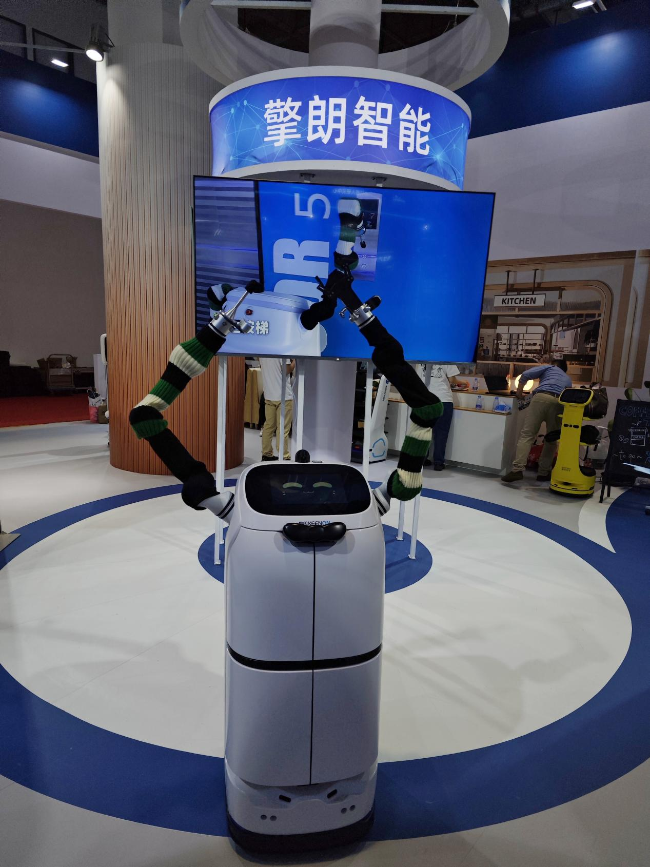 什么酒店有机器人送餐 d9dd-4544d57149e79d2bda376bdf695b333a.png