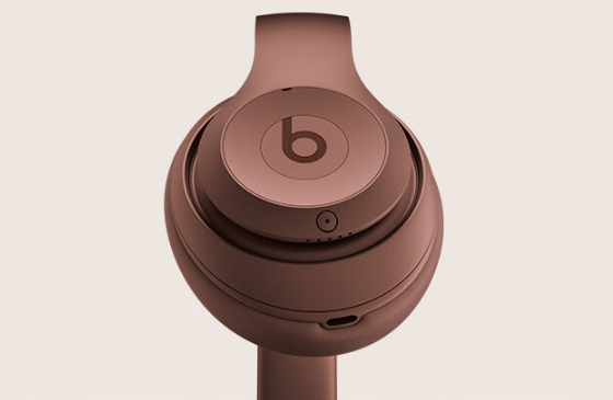 苹果 Beats Studio Pro 金・卡戴珊联名款耳机上架京东,售价 2899 元