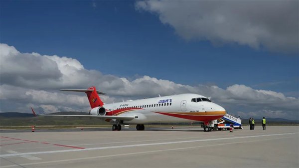 4411米!国产飞机ARJ21飞到世界最高民用机场