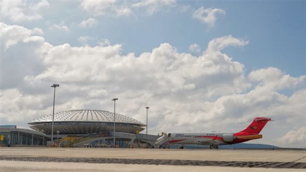 4411米!国产飞机ARJ21飞到世界最高民用机场