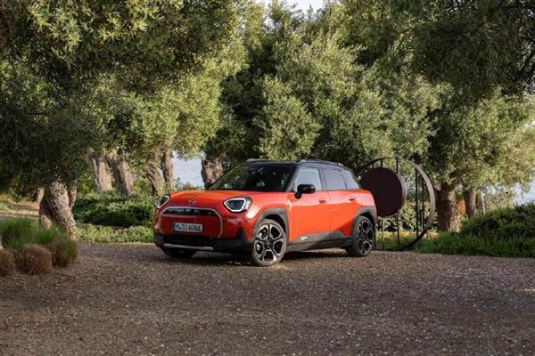 结合品牌最成功的两款车型打造!全新电动MINI ACEMAN将于8月27日上市