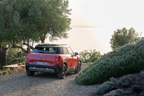 结合品牌最成功的两款车型打造!全新电动MINI ACEMAN将于8月27日上市