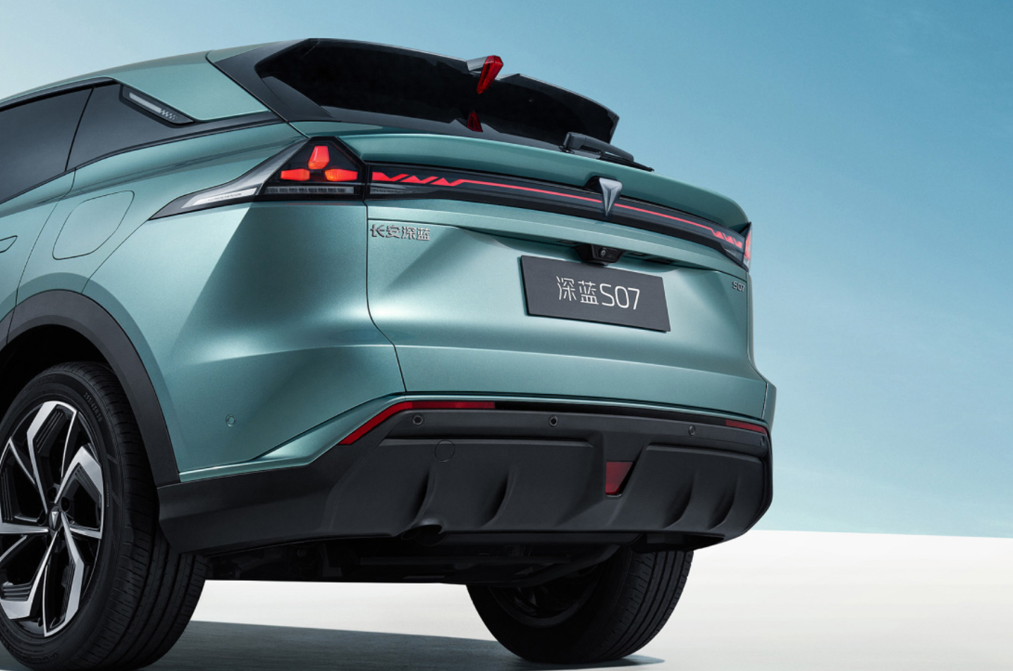 深蓝 S07 华为乾崑智驾 ADS SE 版调价:最高降 8000 元,18.49 万元起