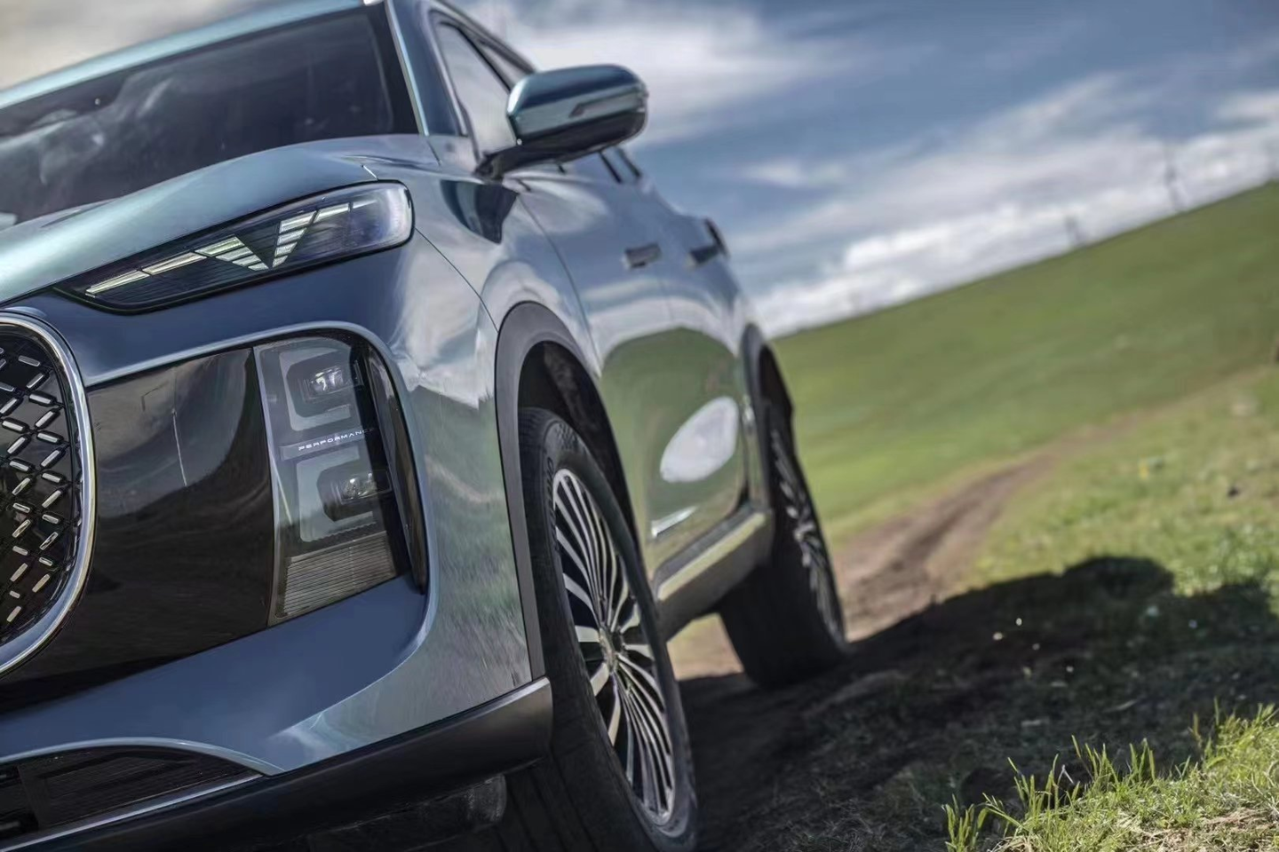 2025 款奇瑞瑞虎 8 PLUS 车型 9 月 10 日上市:前脸更犀利、可选 1.6/2.0T 发动机