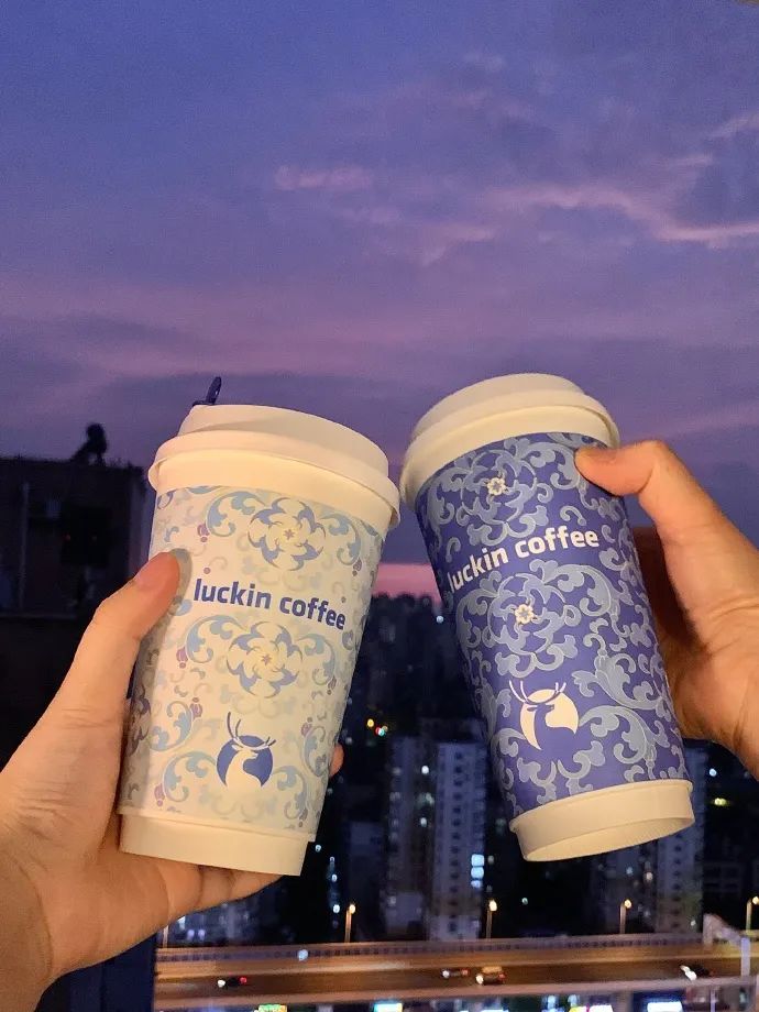 瑞幸卖奶茶,霸王茶姬不慌