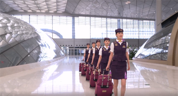 杭温高铁即将开通运营 乘务员小姐姐首次亮相:紫衣紫裙