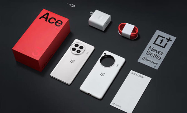 一加Ace 5 Pro设计流出:1.5k直屏+陶瓷机身 年底发布