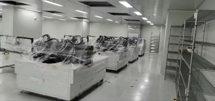 总投资5.75亿元，这家新型显示研发生产基地首组设备顺利入驻