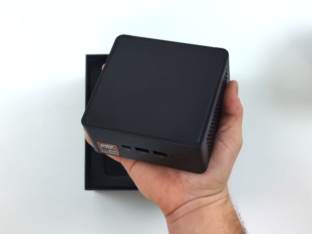 首款 AMD Strix Point 处理器迷你主机原型亮相，配 LPDDR5X 内存