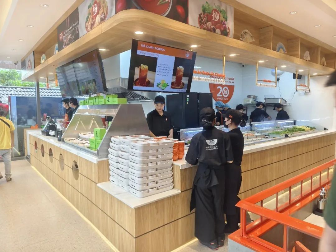 两个哈尔滨老板,承包了全球麻辣烫