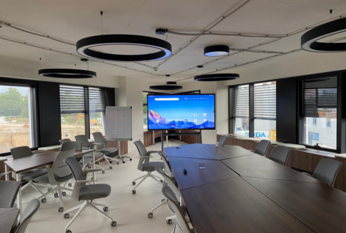 捷报!海信商用显示智慧触控一体机荣获美国CRN大奖