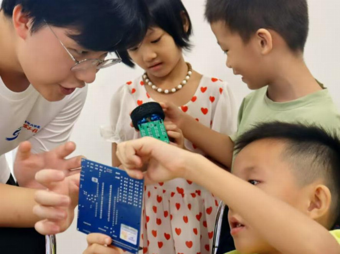 广东海洋大学：智慧星火照童心，科技启航梦飞扬