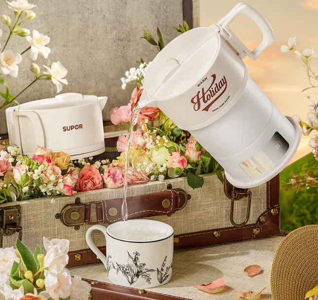 苏泊尔便携式烧水壶上市:可折叠壶身、800W 功率,售 159 元