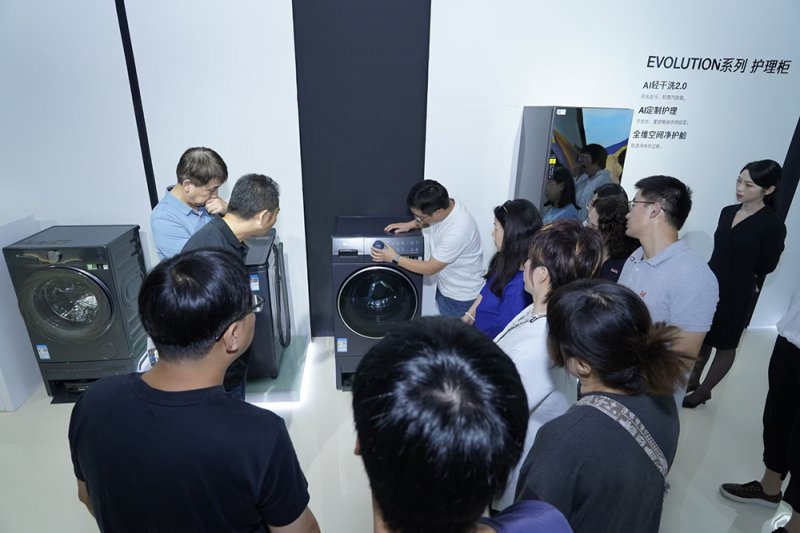 小天鹅双洗站打造家庭“保洁中心”,释放体面生活的自由