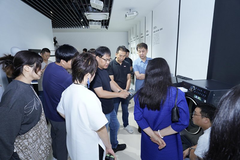 小天鹅双洗站打造家庭“保洁中心”,释放体面生活的自由