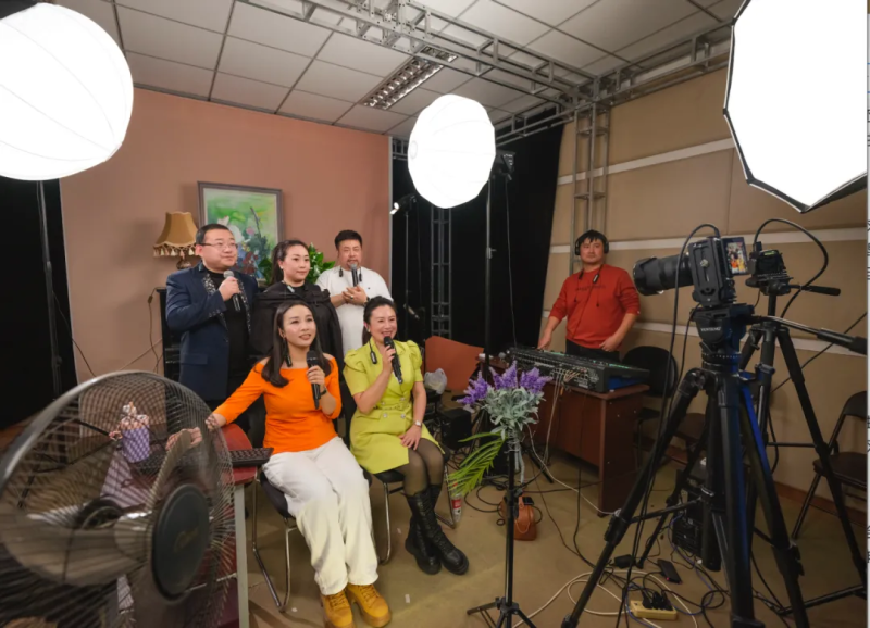 告别“草莽秀场”时代,是什么让直播生态变了天?