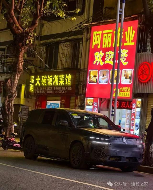 大气外观年底发布 腾势N9低伪装谍照曝光