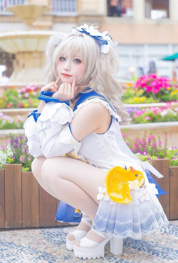 日本妹子COS《尼尔》2B美图赏:皮肤白皙 身材完美