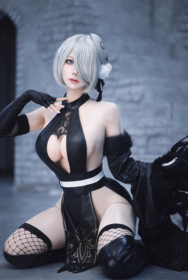 日本妹子COS《尼尔》2B美图赏:皮肤白皙 身材完美