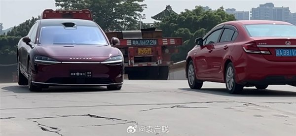 享界S9高速飞坡测试引争议 官方称有人动方向盘:测试者被禁言 若造谣可起诉我