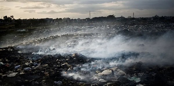 天津东疆海关查到483吨洋垃圾:为何外国垃圾这么喜欢运来中国?