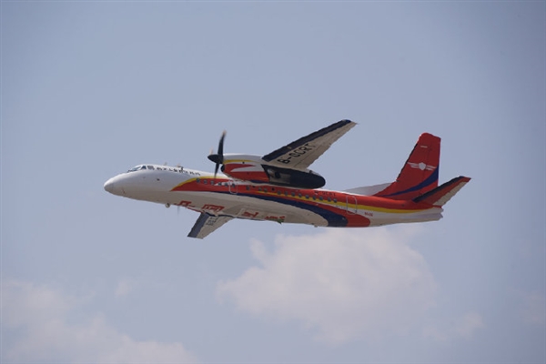 我国大中型固定翼灭火大飞机交付:最大载水量6吨 可乘28人