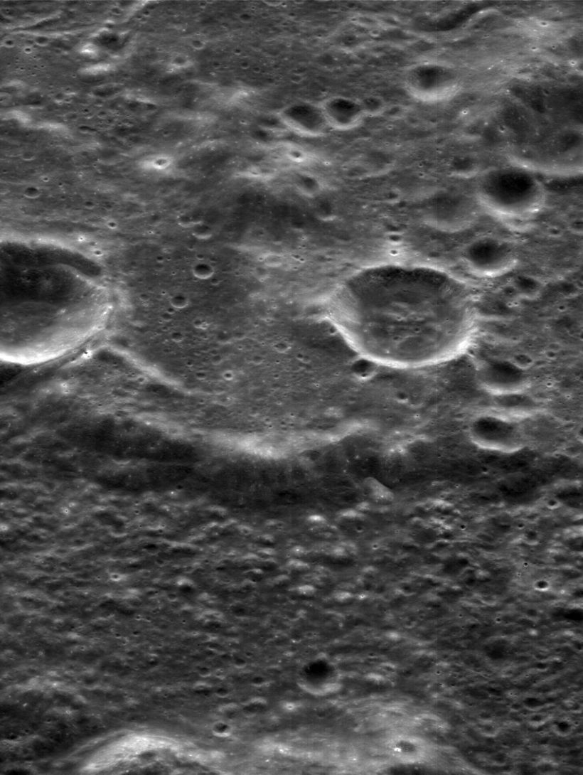 JUICE 探测器传回“月地飞越”期间 JANUS 相机拍摄的首批照片