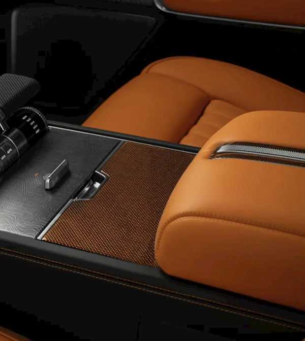 硬核手枪门把+飞机档杆!猛士M800星际战车版内饰首发