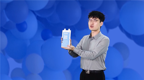 鹏辉能源第一代全固态电池亮相:280Wh/kg、后年就量产