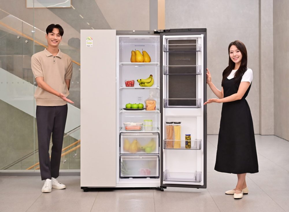 懒人福音：三星新款 AI 冰箱支持电动开门