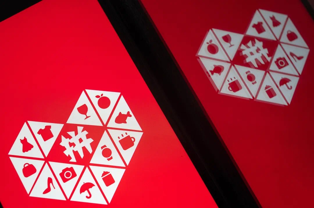 在电商围剿战中,拼多多拿出了 100 亿元的弹药