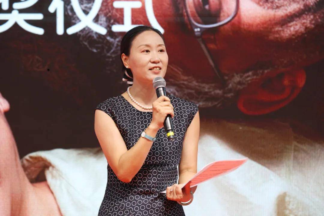 顶住数字化浪潮冲击成功转型，富士胶片用“笑容”迈向未来 | 对谈