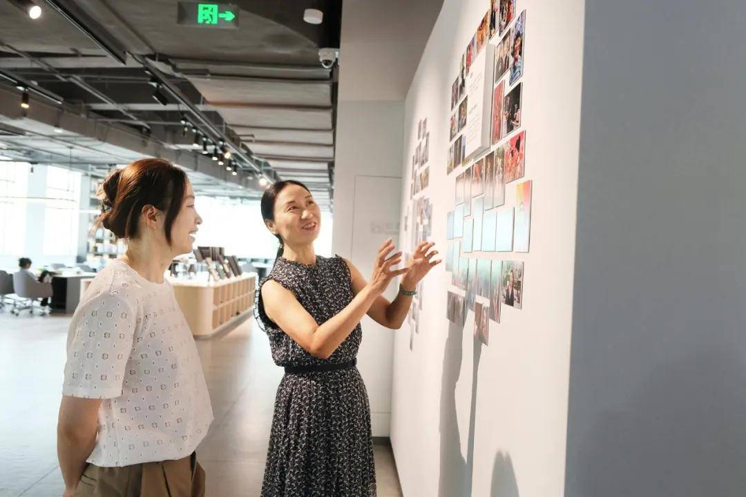 顶住数字化浪潮冲击成功转型，富士胶片用“笑容”迈向未来 | 对谈