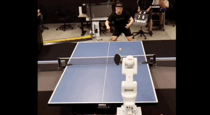 机器人引爆下一轮AI商用热潮,苹果/微美全息加速产业融合驱动未来创新引擎