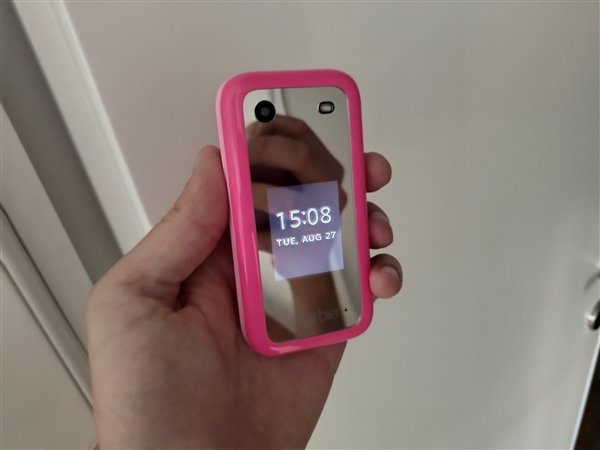 919元!HMD Barbie芭比联名翻盖机发布:粉色机身少女心爆棚