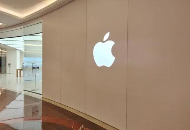 机器人引爆下一轮AI商用热潮,苹果/微美全息加速产业融合驱动未来创新引擎