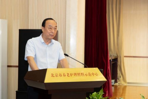 阿东液体口罩助力弱势群体新冠防护,东方略“银发拥抱计划”温情延续