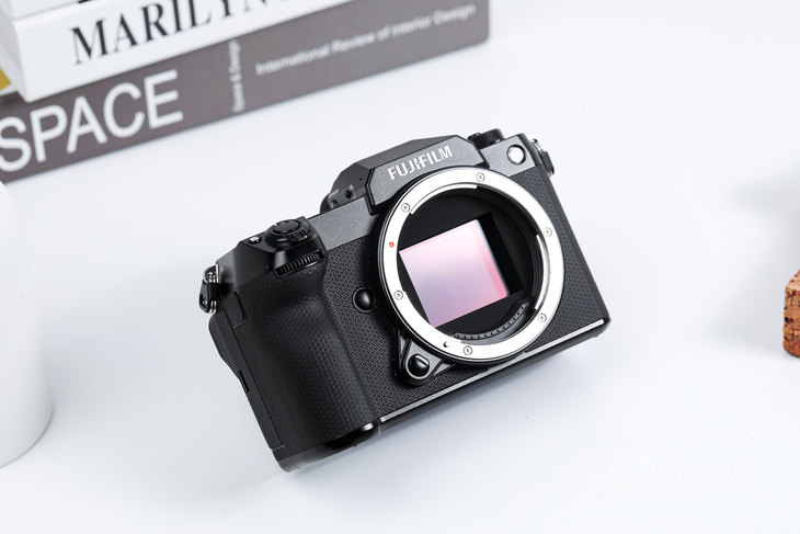 GFX系列最轻巧1亿像素中画幅 富士GFX100S II无反评测